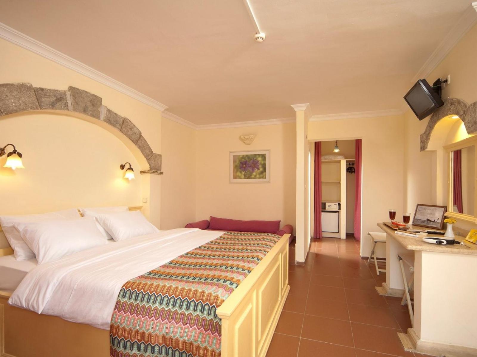 Club Atlantis Otel Seferihisar